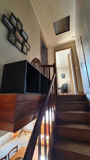 Interior - Le Doux Murmure. The gentle whisper (Courniou)