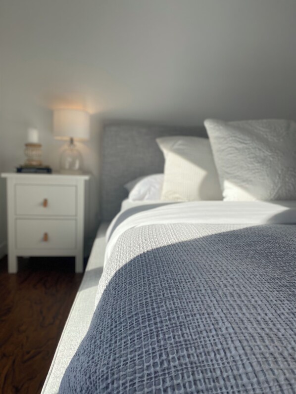 2 bedrooms, desk, iron/ironing board, travel crib