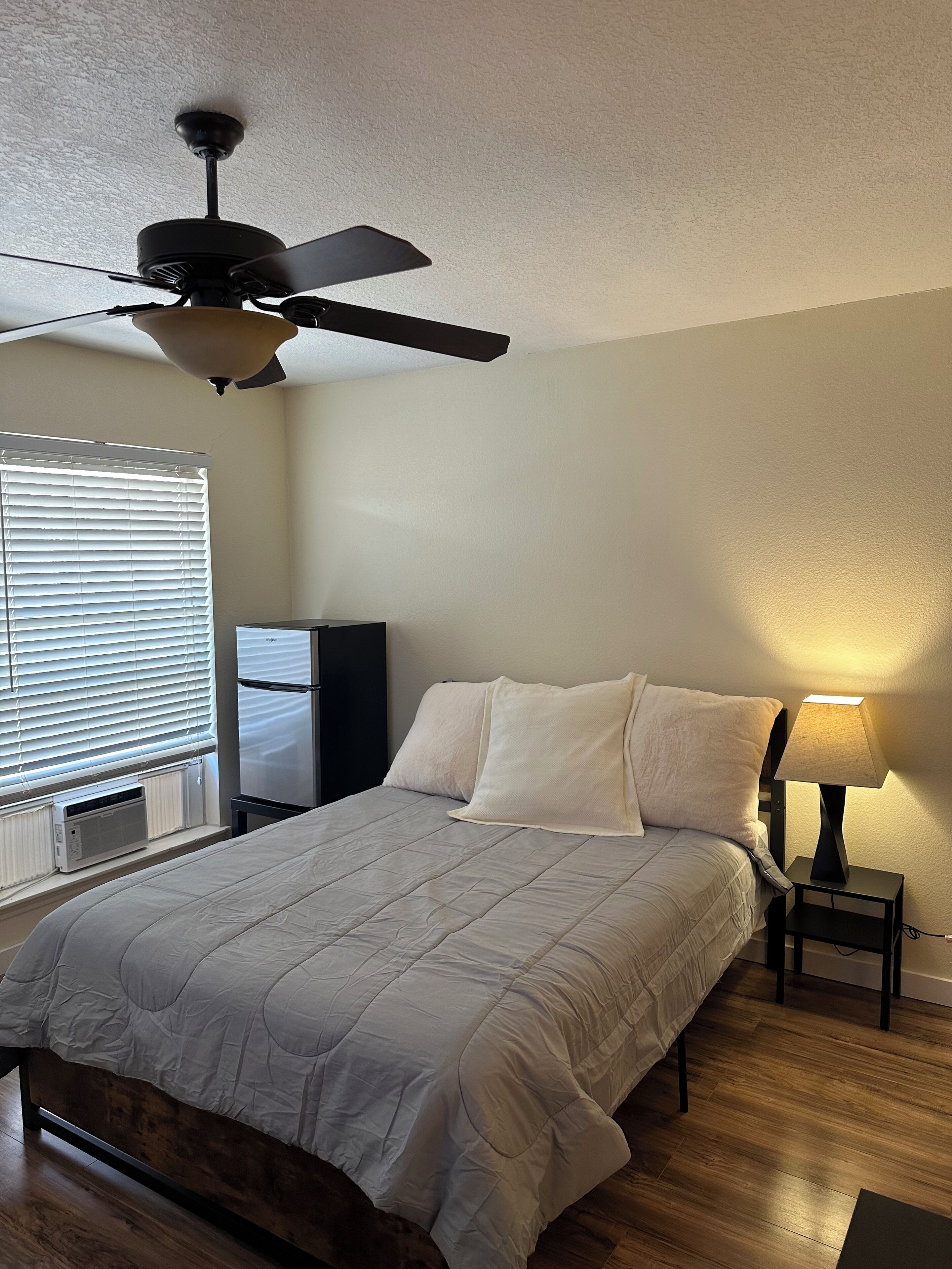 1 bedroom, desk, iron/ironing board, WiFi