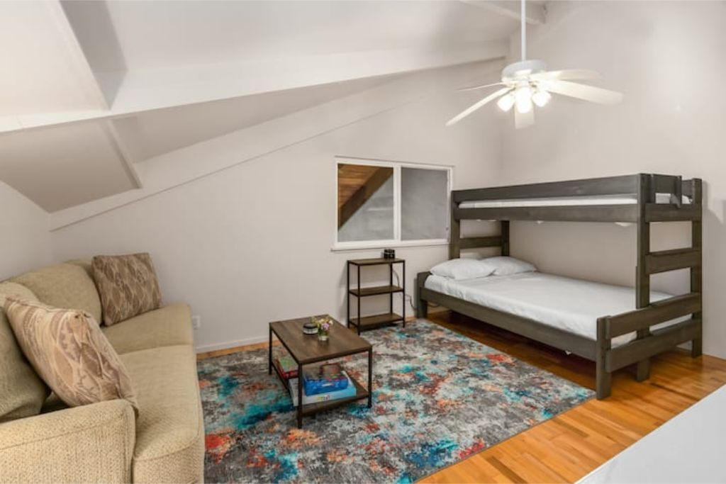 Family Retreat In Beautiful and Lush North Shore