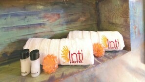 Double Room | Bathroom - Sun Backpackers (Quito)