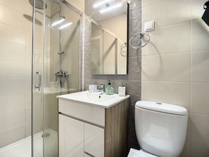 Shower, hair dryer, towels, toilet paper