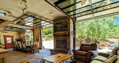 Luxury Nature Estate w/ 3 Homes, Salt Pool, Jacuzzi. Retreats, Intimate Weddings