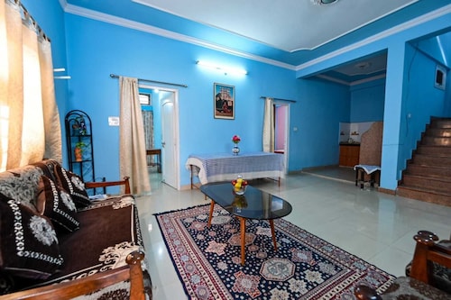 Entire Bunglow with 24x7 caretaker/Cook Bhumi Homestay Bed N Breakfast