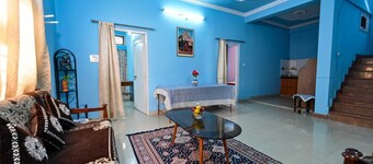 Entire Bunglow with 24x7 caretaker/Cook Bhumi Homestay Bed N Breakfast