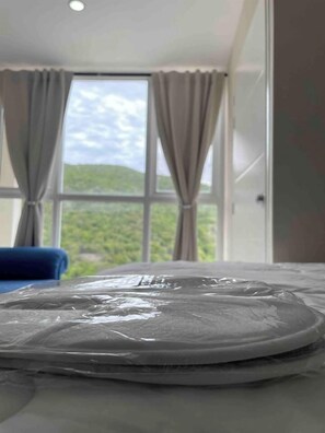 Interior - Sunshine Beachfront Studio~ w/ Pool & Beach Access (Portmore)