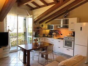 Mikrowelle, Ofen, Herdplatte, Geschirrspüler