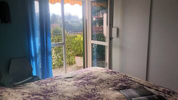 2 sovrum, skrivbord, gratis wi-fi och sängkläder