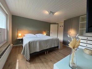 3 室のベッドルーム、アイロン / アイロン台、WiFi (無料)、ベッドシーツ