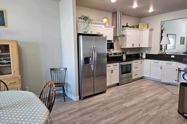 Frigorífic, microones, forn i placa de cuina