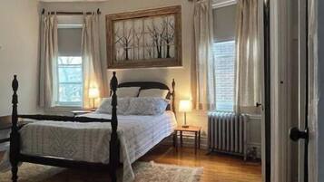 3 bedrooms, desk, iron/ironing board, free WiFi