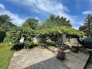 Property grounds - Short walk to the falls 2room luxury free parking (Niagara Falls)