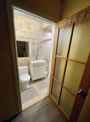 تجهيزات دش، مناشف، صابون، شامبو