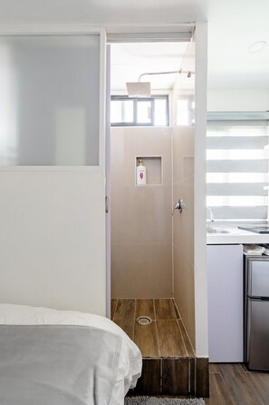 1 bedroom, iron/ironing board, internet, bed sheets