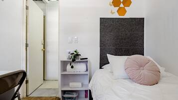 1 bedroom, iron/ironing board, internet, bed sheets