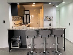 Fridge, microwave, oven, coffee/tea maker - Nice Apartment Perfect Location Ext View. (Ciudad de México)