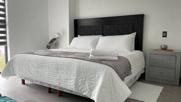 2 bedrooms, iron/ironing board, internet, bed sheets