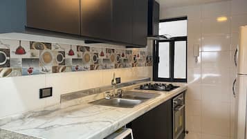 Fridge, microwave, oven, coffee/tea maker