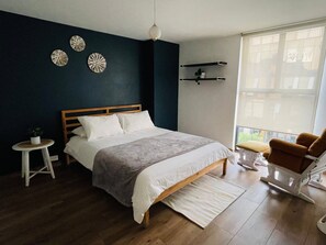 2 Schlafzimmer, Bügeleisen/Bügelbrett