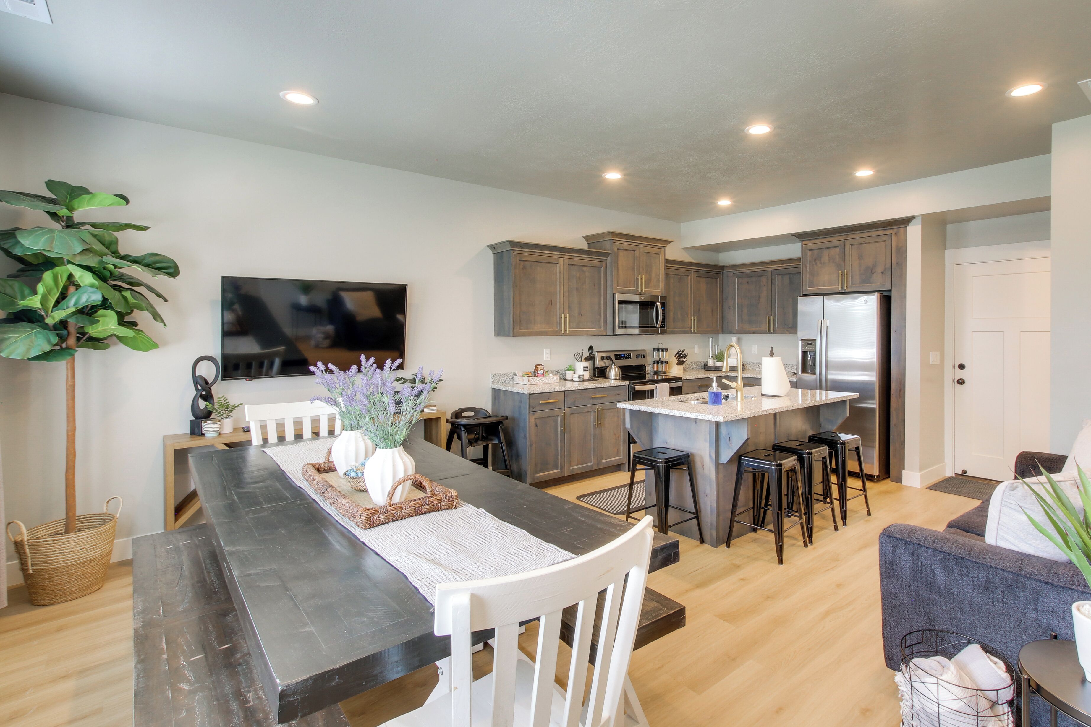 Garden City Townhome, Close to Parks + Downtown!