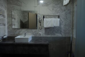 Comfort-Doppelzimmer | Badezimmer