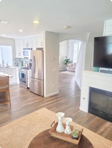 Spacious Poolside Oasis - Right Next to Beach and Legoland