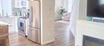 Spacious Poolside Oasis - Right Next to Beach and Legoland