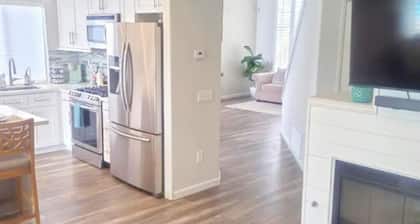 Spacious Poolside Oasis - Right Next to Beach and Legoland