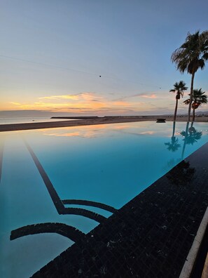 Pool - Luxury One Bedroom Condo Steps away from the sea of Cortez.
Private and Secure. (San Felipe)
