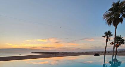 Luxury One Bedroom Condo Steps away from the sea of Cortez.
Private and Secure.