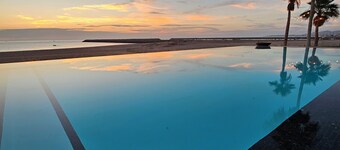 Luxury One Bedroom Condo Steps away from the sea of Cortez.
Private and Secure.