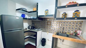 Basic-Apartment | Eigene Küche | Mini-Kühlschrank, Kochgeschirr/Geschirr/Besteck