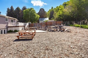 Outdoor dining - Family-friendly home - A block to Hyrum Lake! (Hyrum)