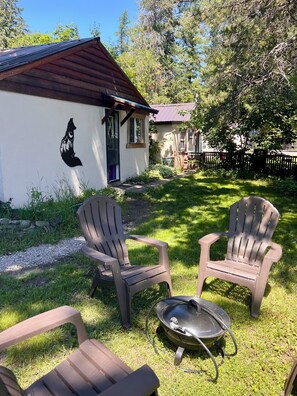 Property grounds - The Fox Hollow close to Glacier Park (Hungry Horse)