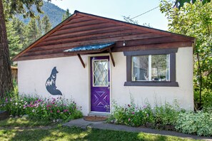 Exterior detail - The Fox Hollow close to Glacier Park (Hungry Horse)