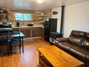 Interior - The Fox Hollow close to Glacier Park (Hungry Horse)