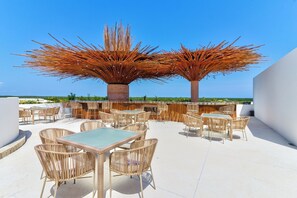 Outdoor dining - La Casa Vainilla y Cacao (Tulum)