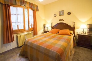 6 bedrooms, iron/ironing board, free WiFi