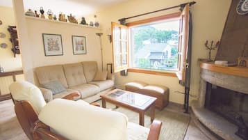 Televisie en een open haard