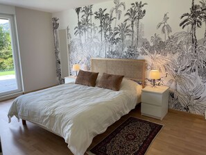 5 bedrooms, desk, iron/ironing board, free WiFi