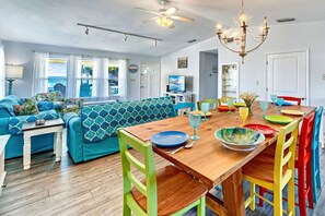 Dining - Beach Shack - Across Street From Beach, Private Swimming Pool, Pet Friendly! (St. George Island)