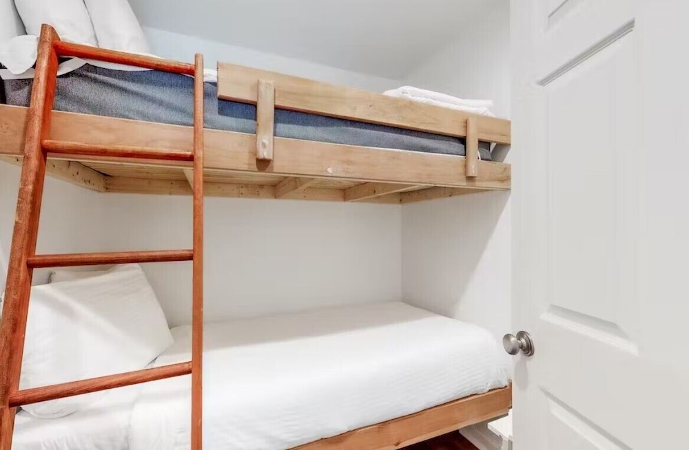 Ocean Mile H2, BeachHaven, Beach Front, Pet Friendly St.