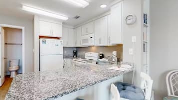 冰箱、微波炉、烤箱、炉灶