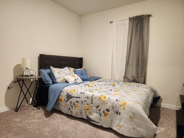 2 bedrooms, iron/ironing board, free WiFi, bed sheets - Superb Location, Convenient Stay & Free Parking
Marion Oaks Ocala Florida (Ocala)