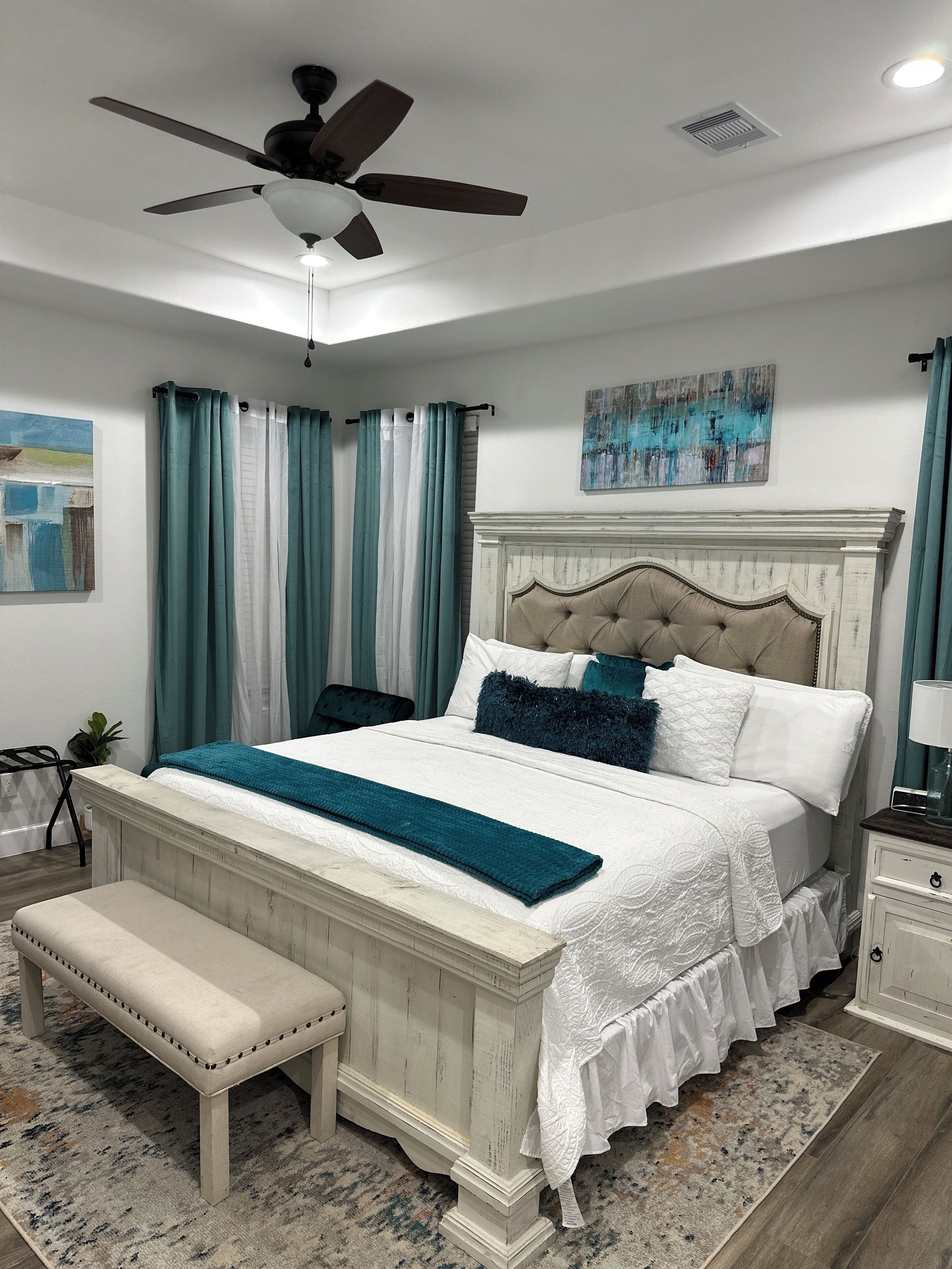 3 bedrooms, desk, iron/ironing board, travel crib