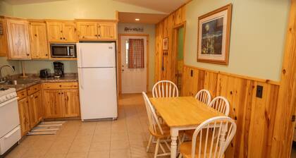 Webb Lake, Hackensack, Northern MN - 3 Bedroom, Sleeps 6 - Cabin #6 Blue Water