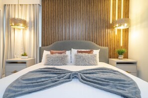 6 habitaciones, tabla de planchar con plancha y cuna de viaje