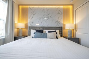 6 chambres, fer et planche à repasser, lit de bébé portatif
