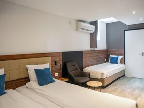 Tremannsrom – deluxe | Skrivebord, lydisolert, strykejern/-brett og wi-fi (inkludert)