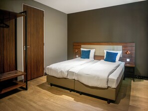 Quarto casal ou duplo standard | Escrivaninha, quartos à prova de som, ferros/tábuas de passar roupa